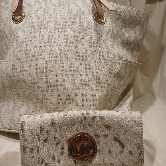 Michael kors set - Picture 3 of 13